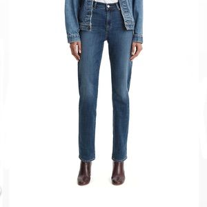 Levi’s straight leg 505 jeans medium wash in size 8 medium